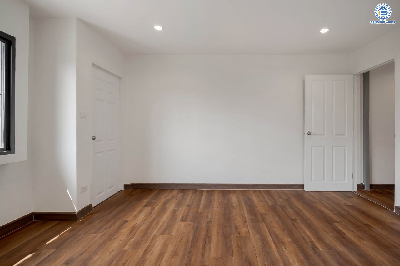 บ้านมือสองตกแต่งใหม่ ทาวน์เฮ้าส์ทำเลโซนเมือง! โครงการ เกร็ดแก้วการ์เด้น รัตนาธิเบศร์ ที่สุดของความคุ้ม! เนื้อที่ 32 ตร.ว. ฟังก์ชันระดับบ้านเดี่ยว 3 ห้องนอน 3 ห้องน้ำ 2 ที่จอดรถ ใกล้ทางด่วน "งามวงศ์วาน" และรถไฟฟ้าสายสีม่วง "สถานีบางกระสอ"